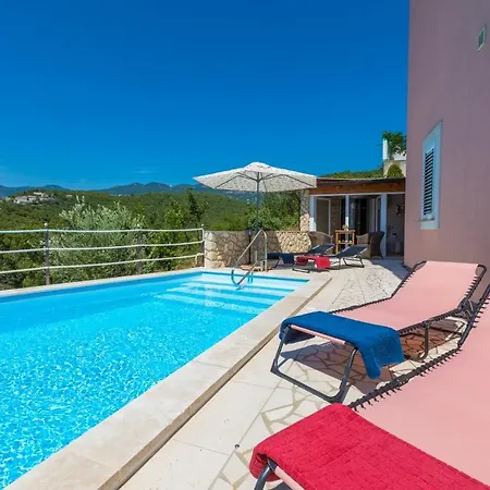 Апартаменты M *