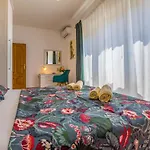 Apartman M *